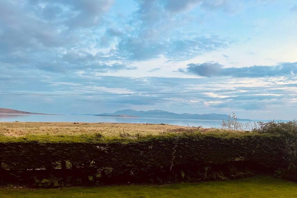 Port Bannatyne Beautiful Spacious Old Schoolhouse With Stunning Sea Views And Beach Nearbyヴィラ エクステリア 写真