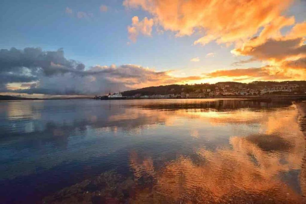 Port Bannatyne Beautiful Spacious Old Schoolhouse With Stunning Sea Views And Beach Nearbyヴィラ エクステリア 写真