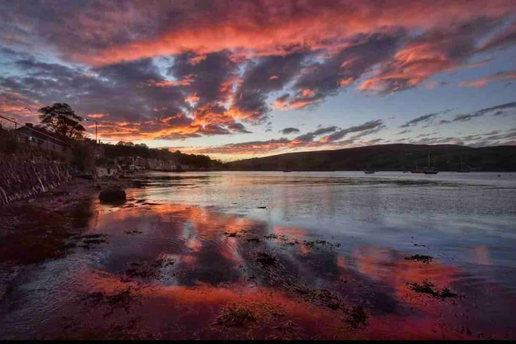 Port Bannatyne Beautiful Spacious Old Schoolhouse With Stunning Sea Views And Beach Nearbyヴィラ エクステリア 写真