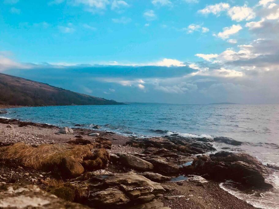 Port Bannatyne Beautiful Spacious Old Schoolhouse With Stunning Sea Views And Beach Nearbyヴィラ エクステリア 写真